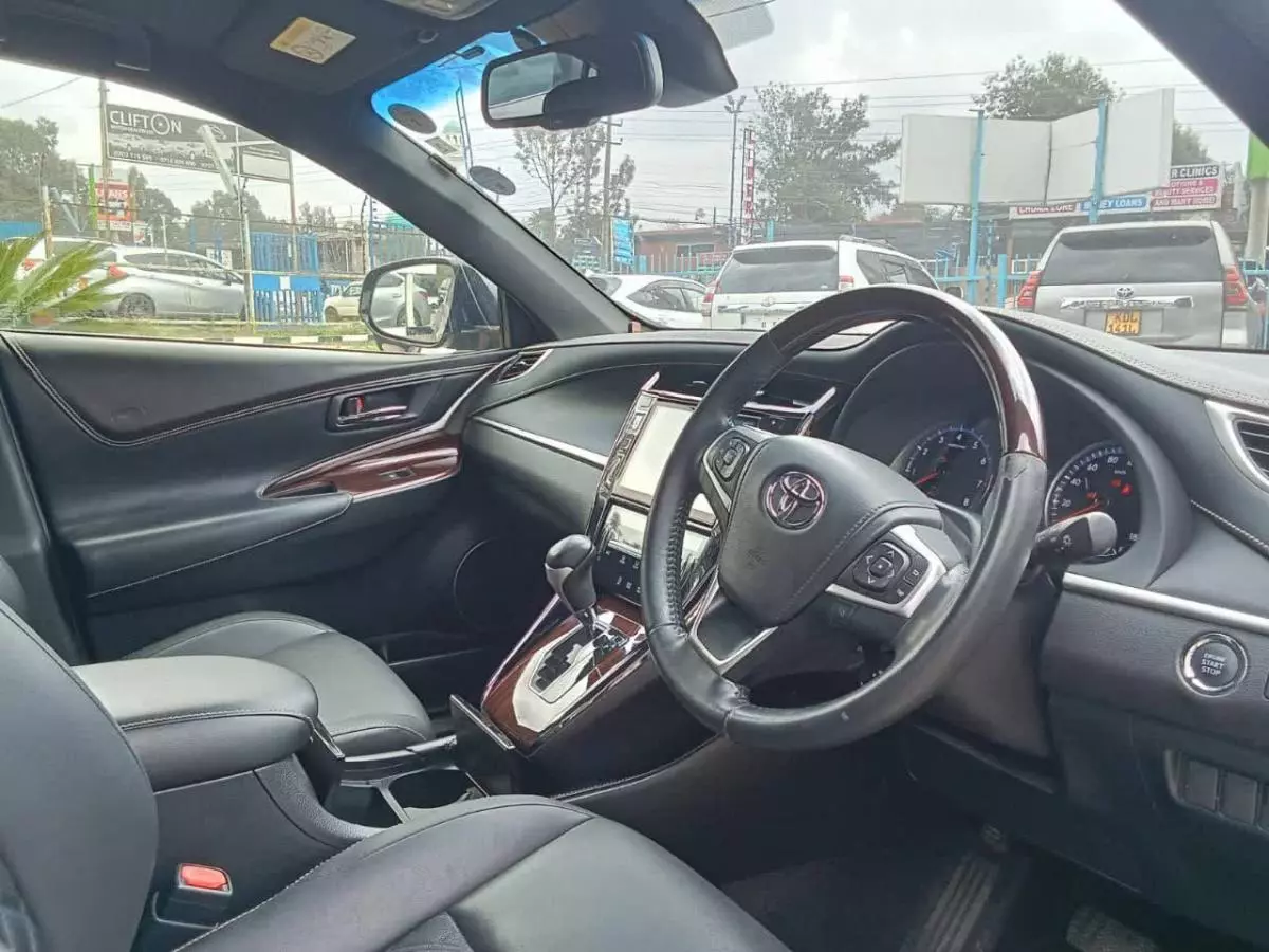 Toyota Harrier   - 2016