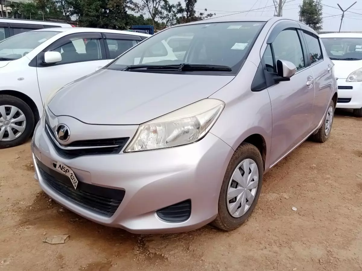 Toyota Vitz   - 2011