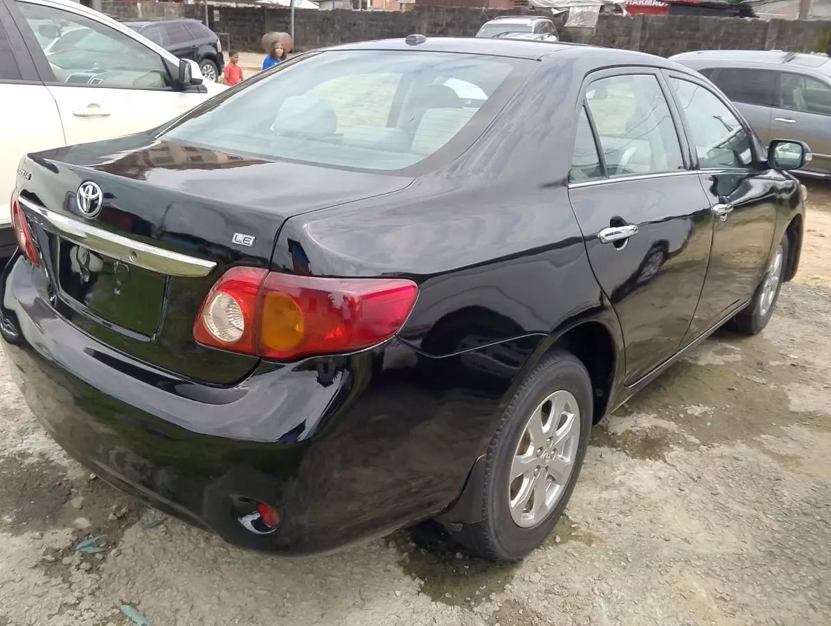 Toyota Corolla   - 2009