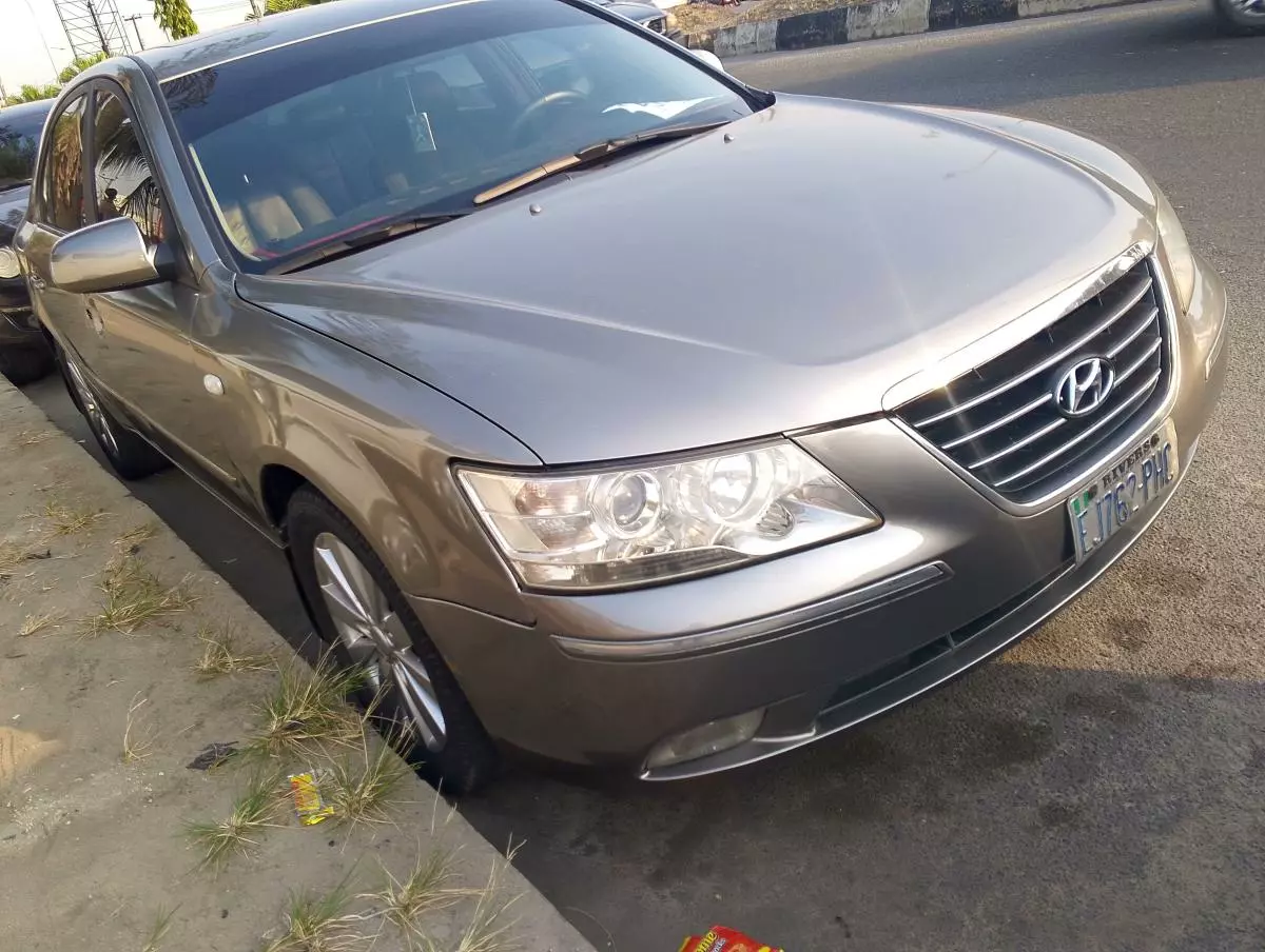 Hyundai Sonata   - 2009