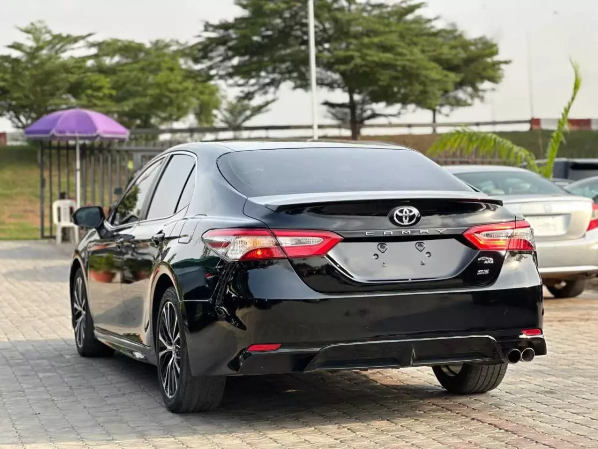 Toyota Camry   - 2018