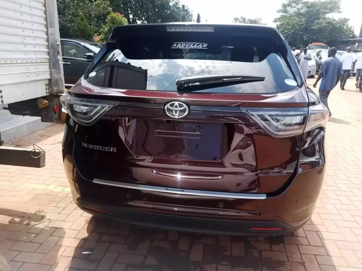 Toyota Harrier   - 2016