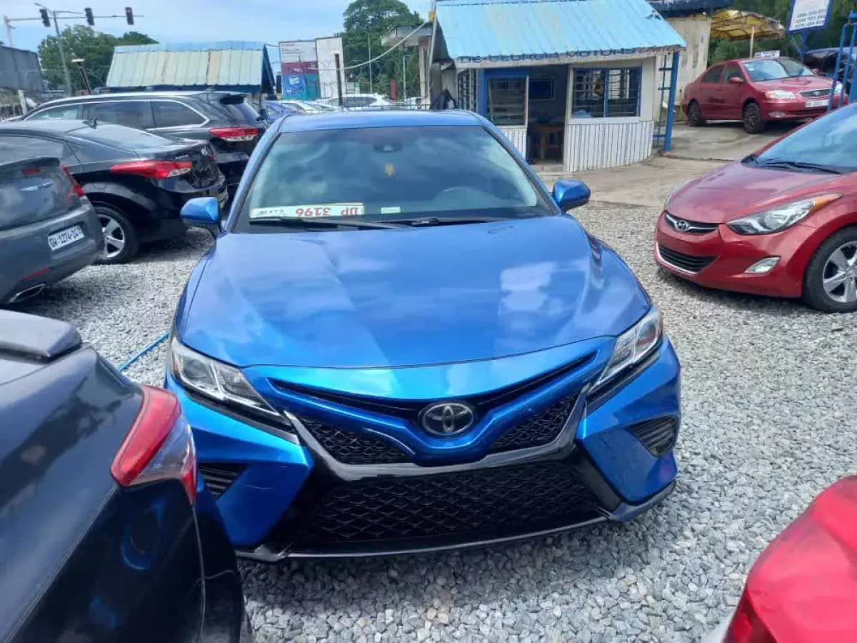 Toyota Camry   - 2019