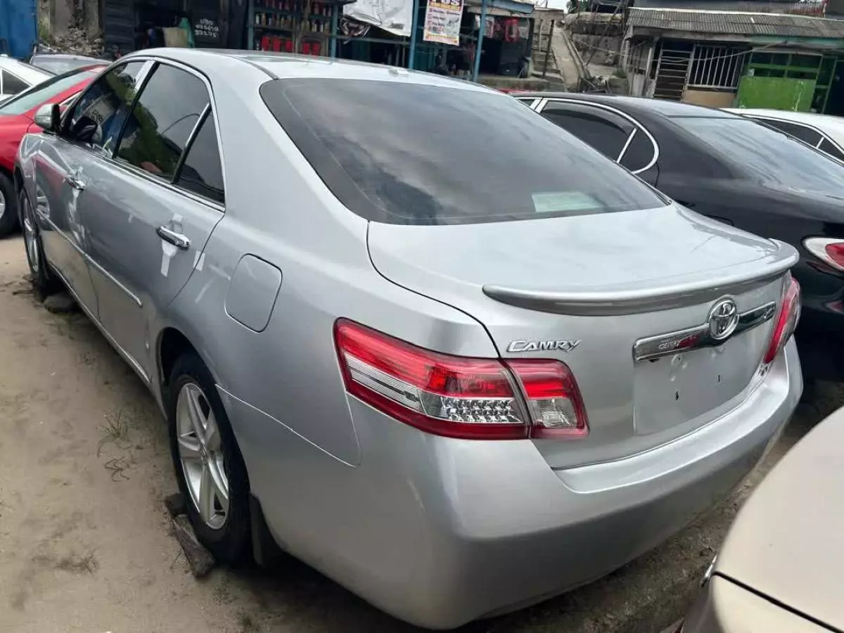 Toyota Camry   - 2010