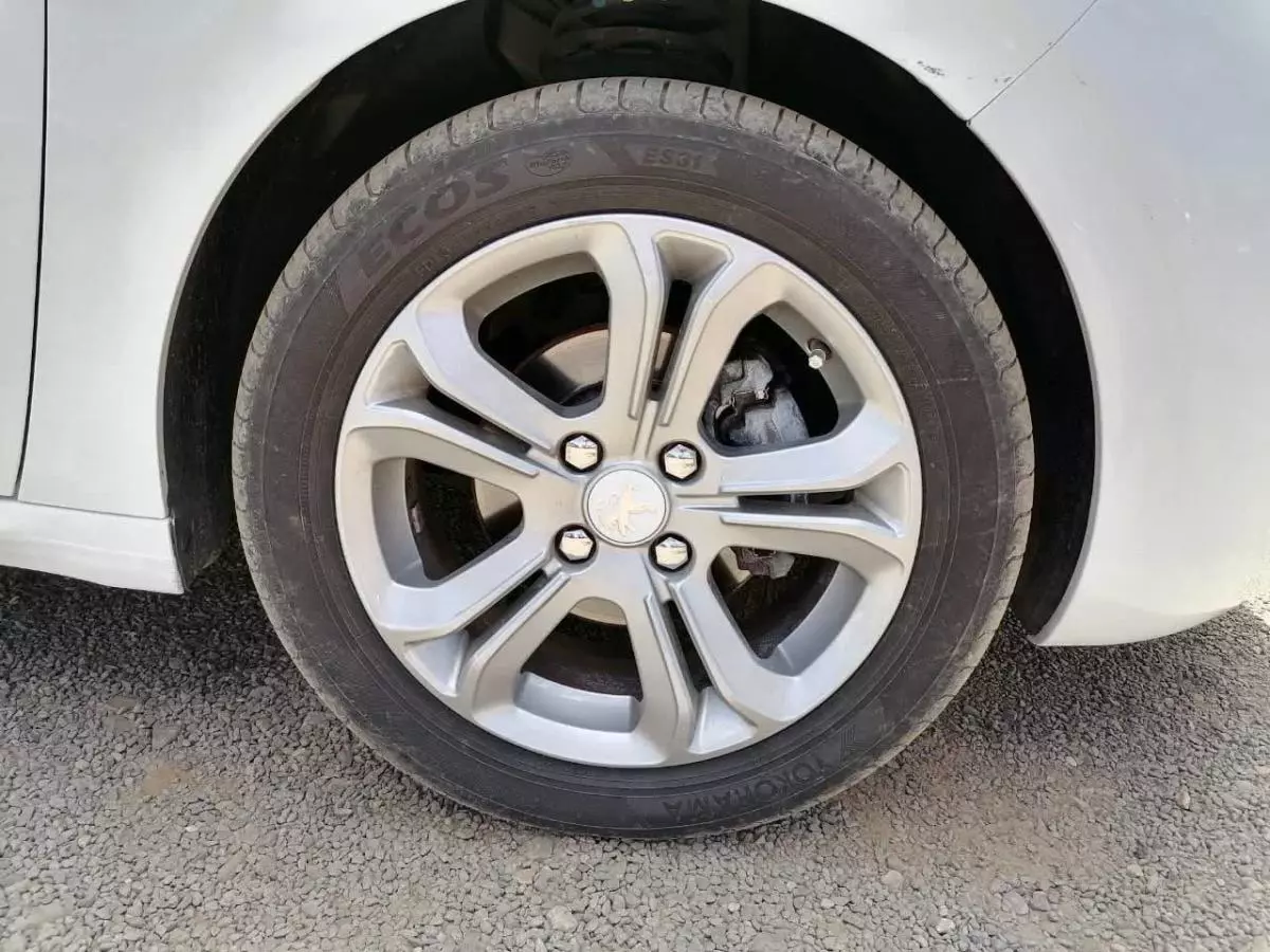 Peugeot 208 - 2015