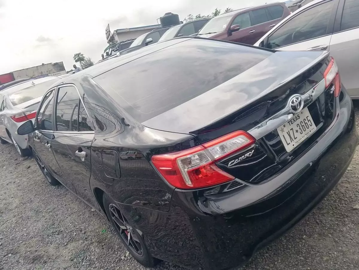 Toyota Camry   - 2013