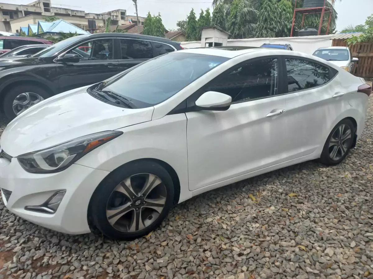 Hyundai Elantra - 2015