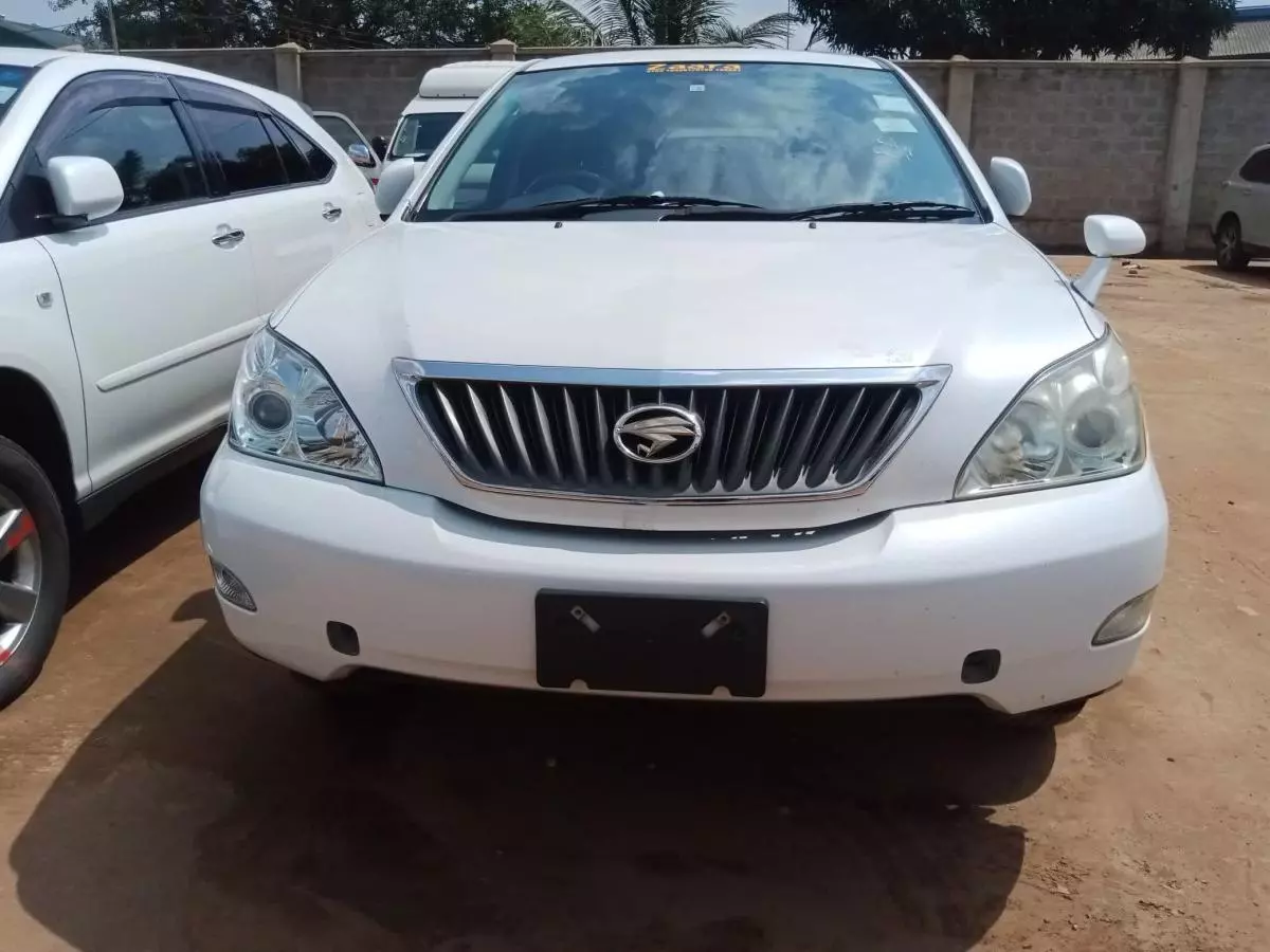 Toyota Harrier   - 2011