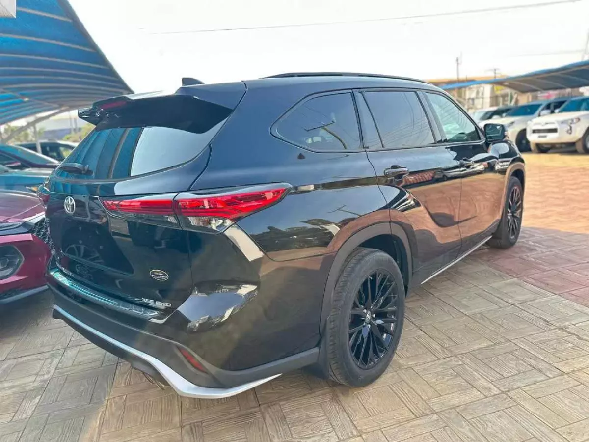 Toyota Highlander   - 2024