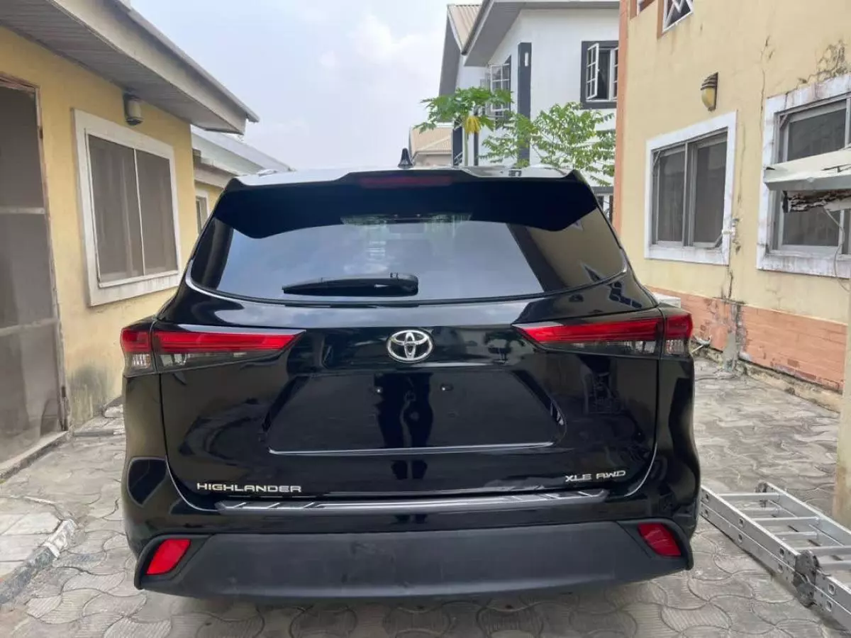 Toyota Highlander   - 2022