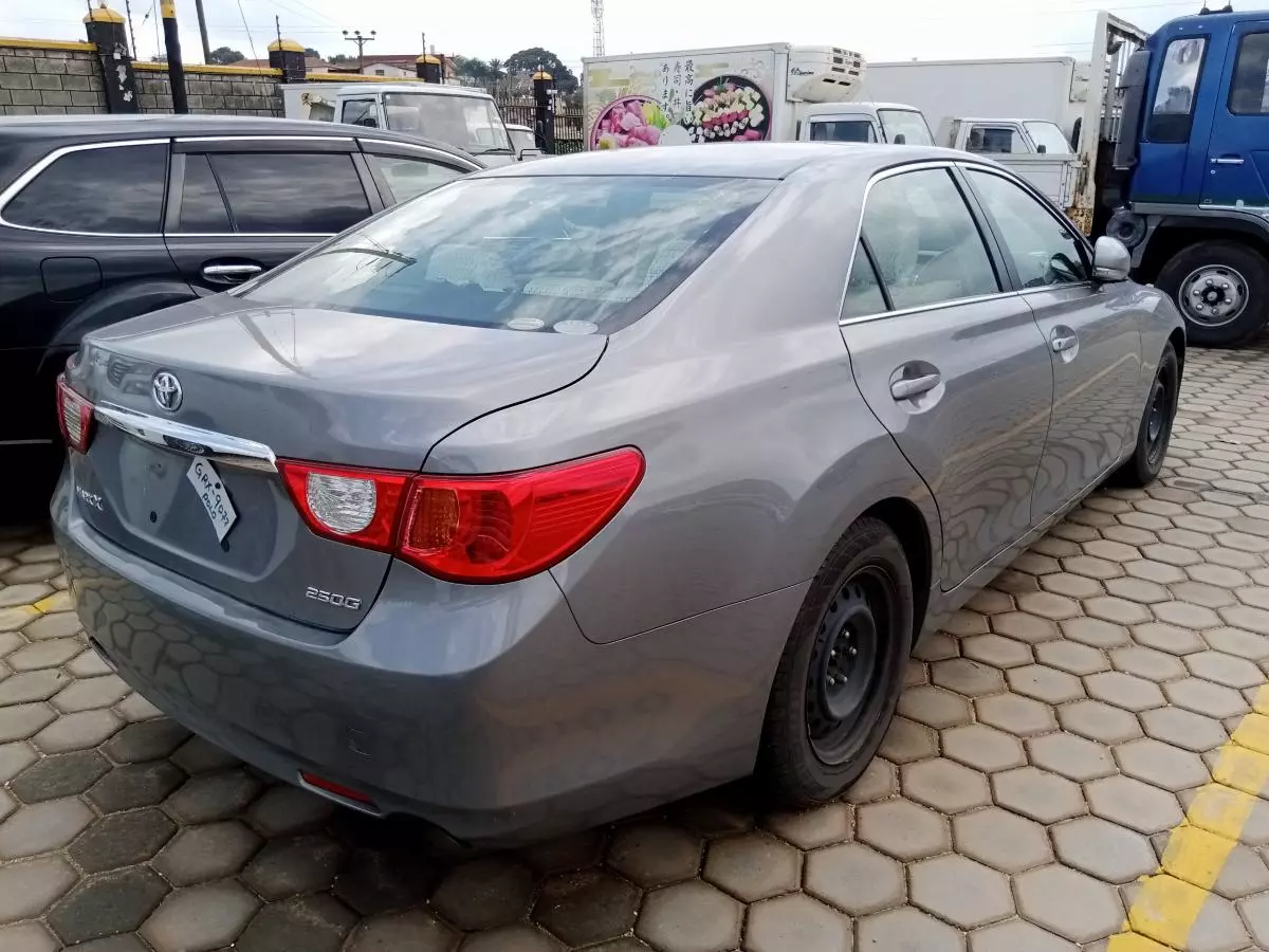 Toyota Mark X   - 2011