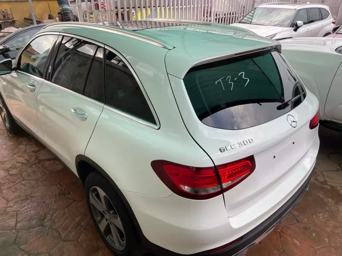 Mercedes-Benz GLC 300   - 2016