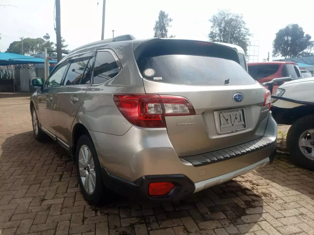 Subaru Outback   - 2015