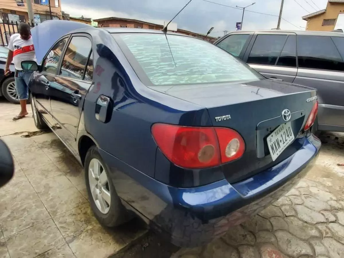 Toyota Corolla   - 2004