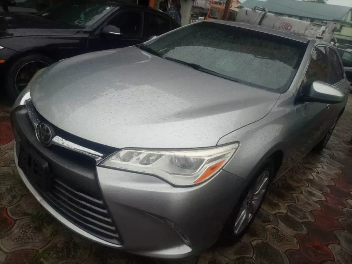 Toyota Camry - 2017