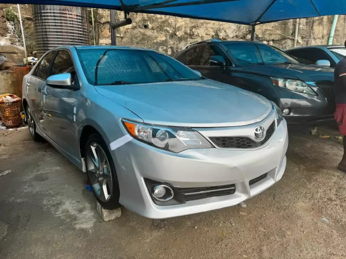 Toyota Camry   - 2013