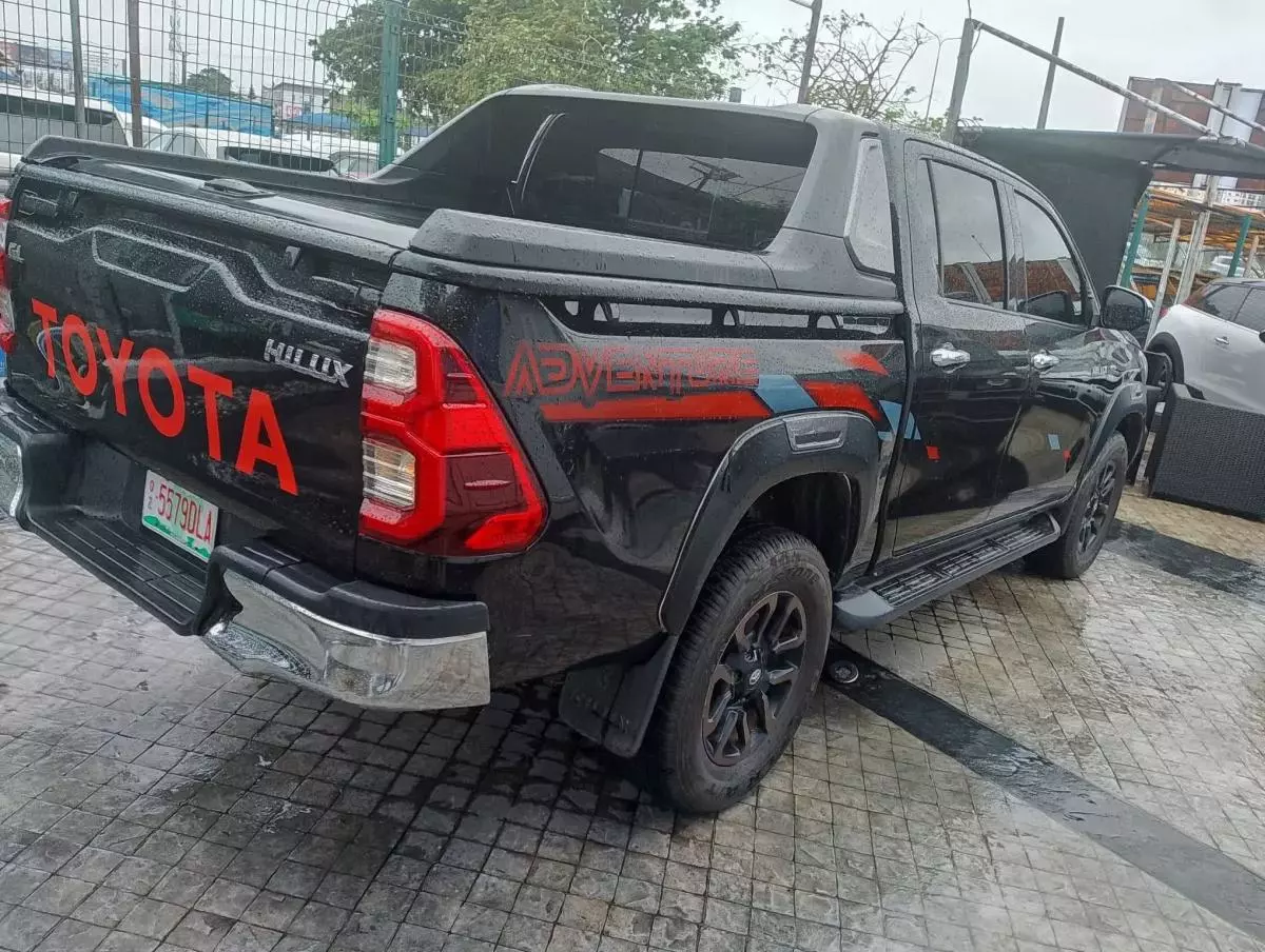 Toyota Hilux   - 2018