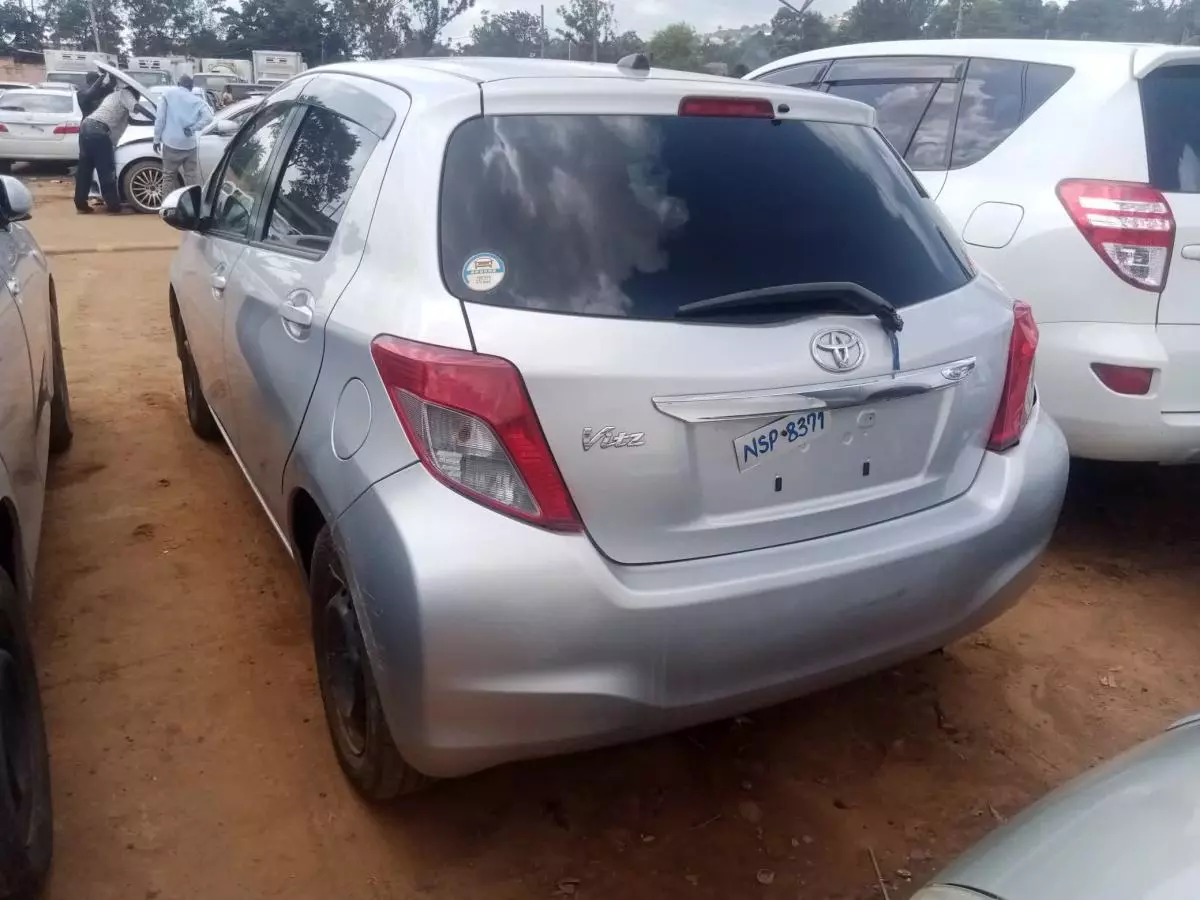 Toyota Vitz   - 2011