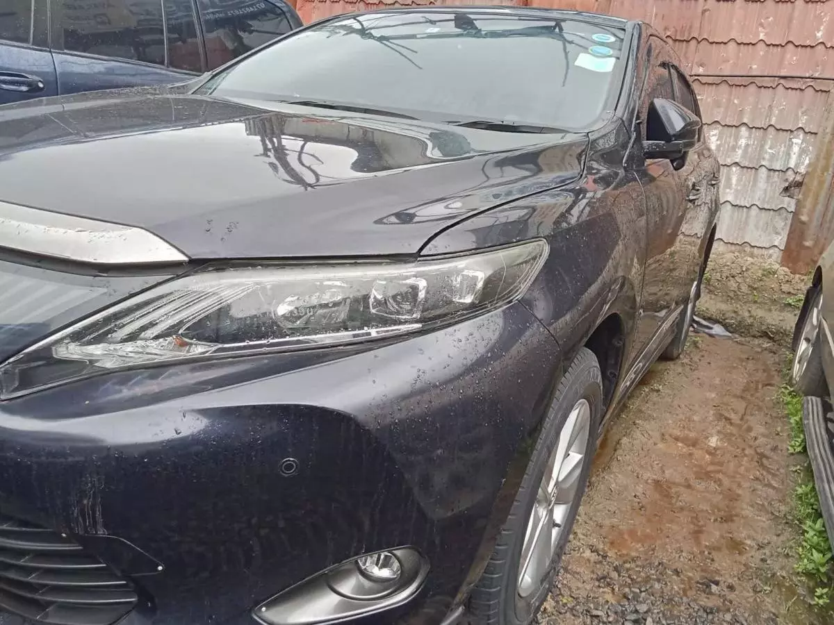 Toyota Harrier   - 2016