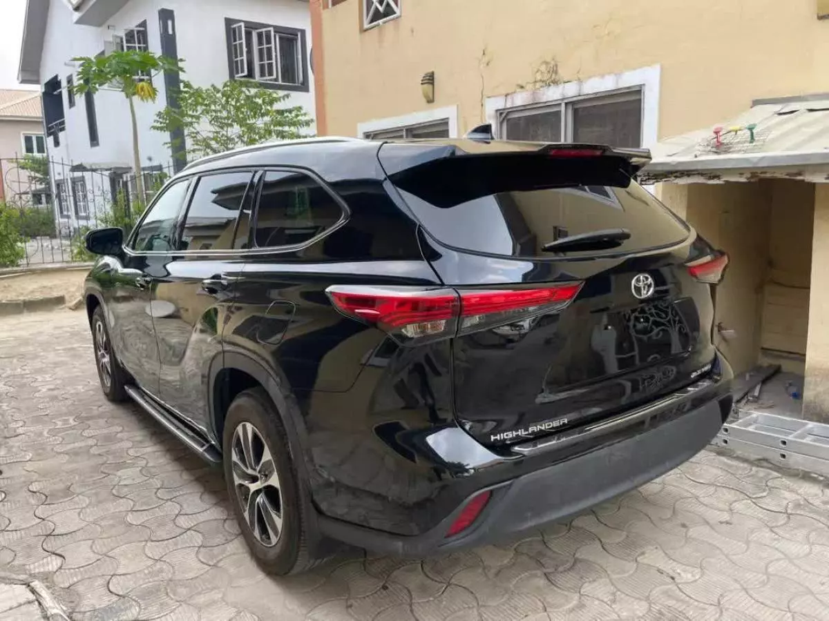 Toyota Highlander   - 2022