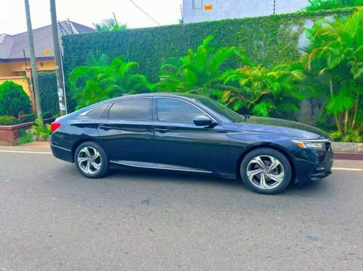 Honda Accord   - 2019