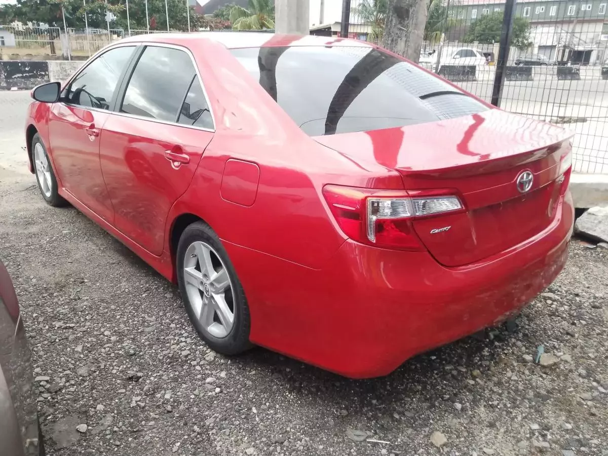 Toyota Camry   - 2012