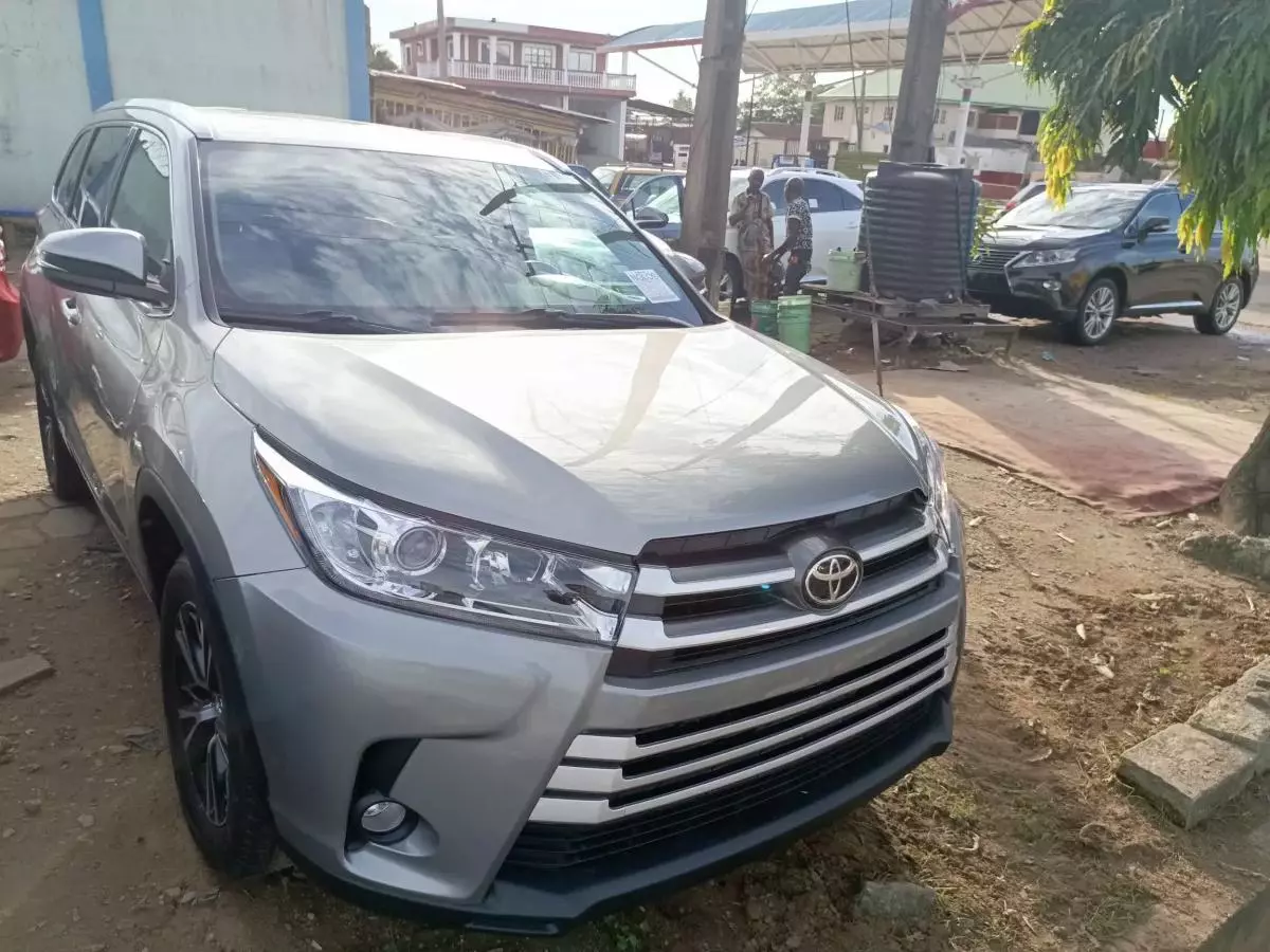 Toyota Highlander   - 2016