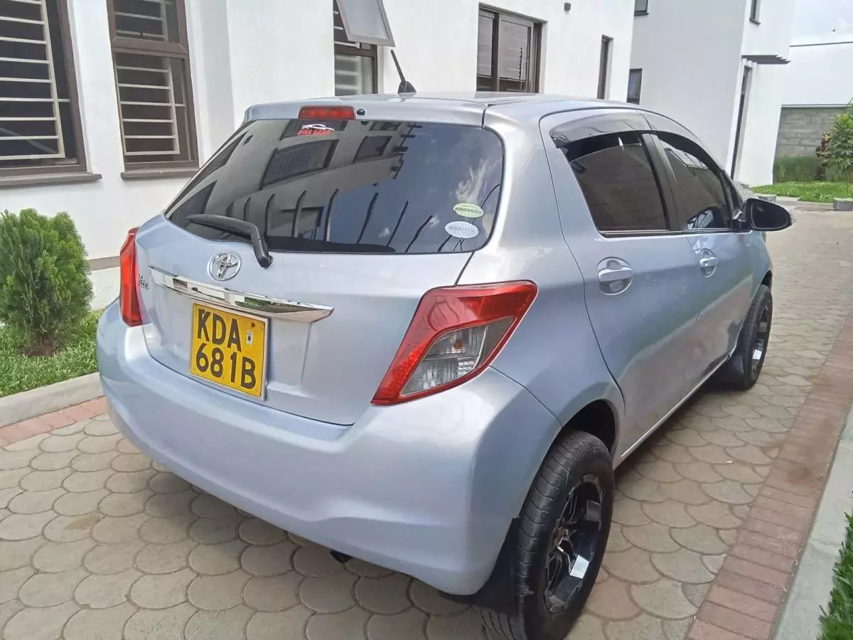 Toyota Vitz   - 2013