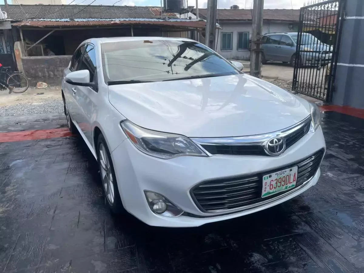 Toyota Avalon   - 2013