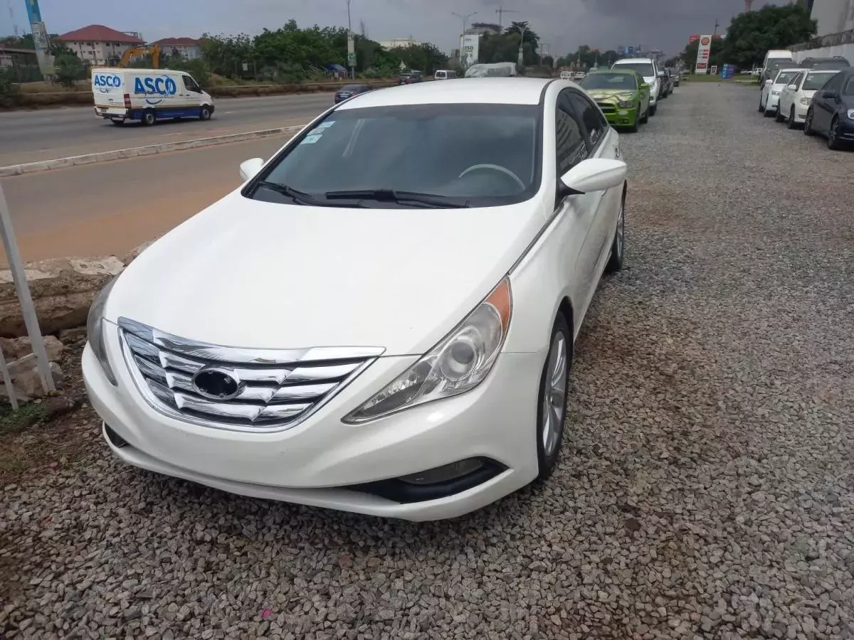 Hyundai Sonata   - 2013