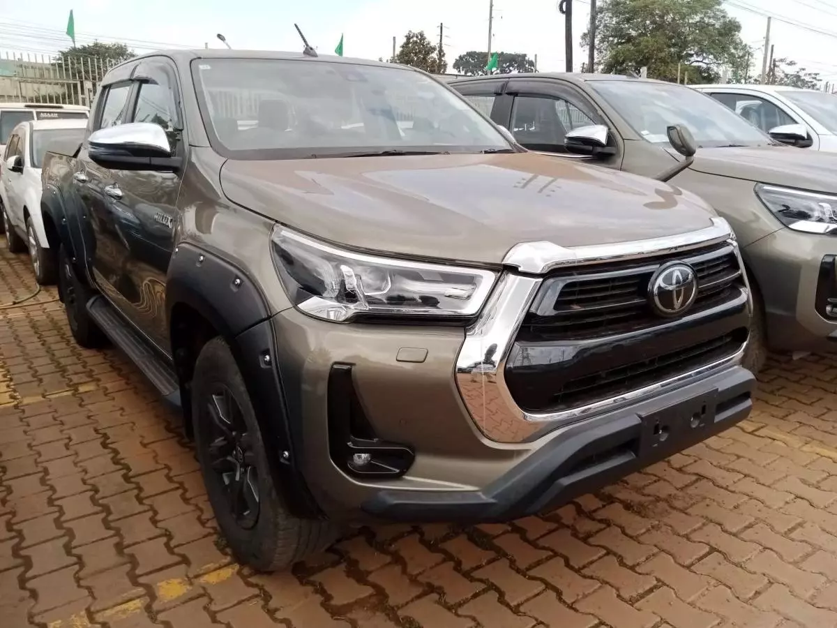 Toyota Hilux   - 2022