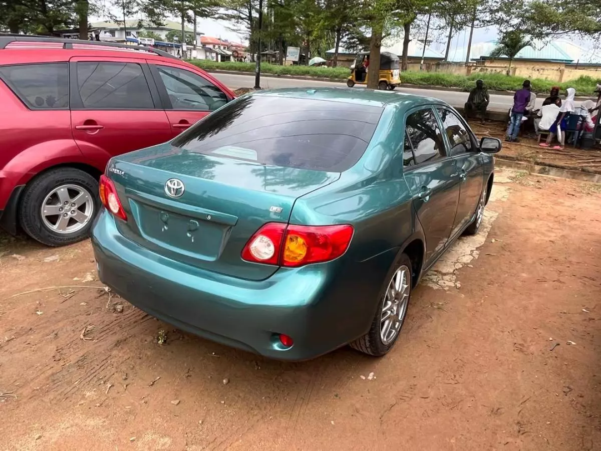 Toyota Corolla   - 2009