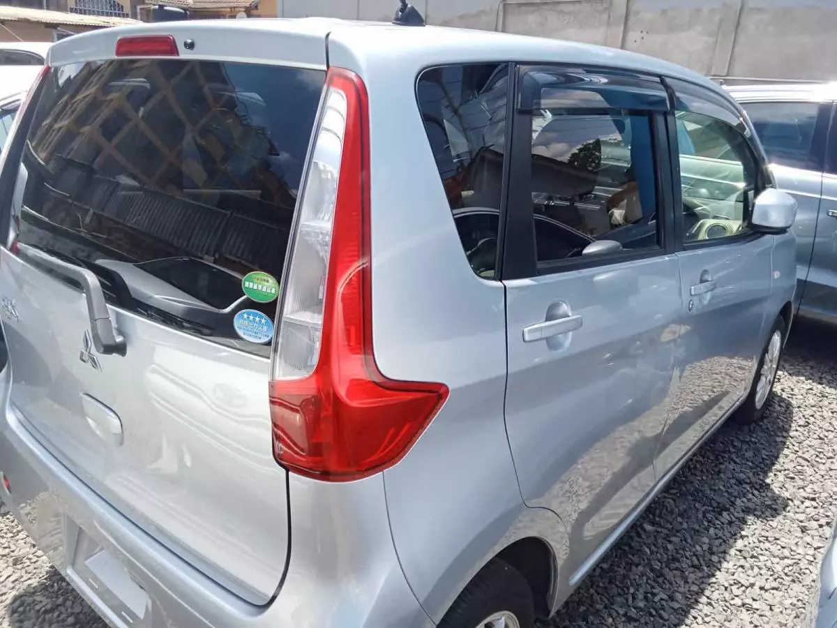 Mitsubishi Mirage - 2016