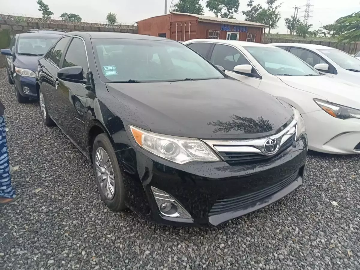 Toyota Camry   - 2012