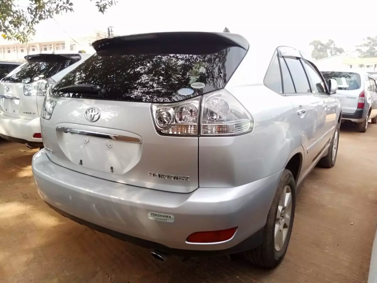 Toyota Harrier   - 2011