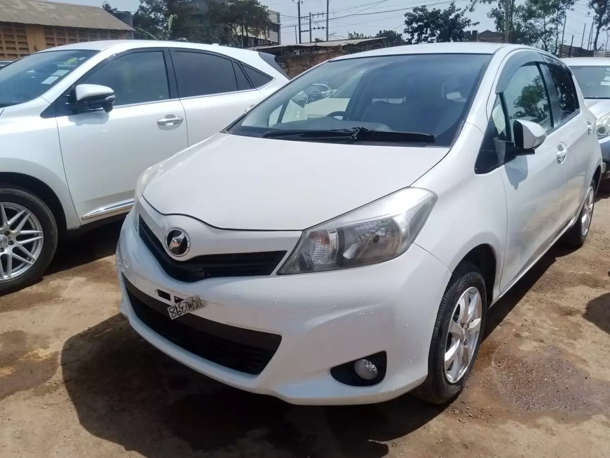 Toyota Vitz   - 2011