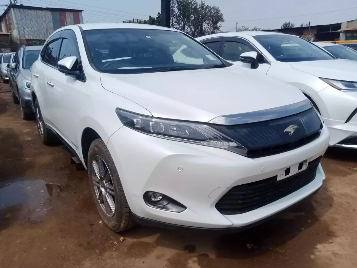 Toyota Harrier   - 2016