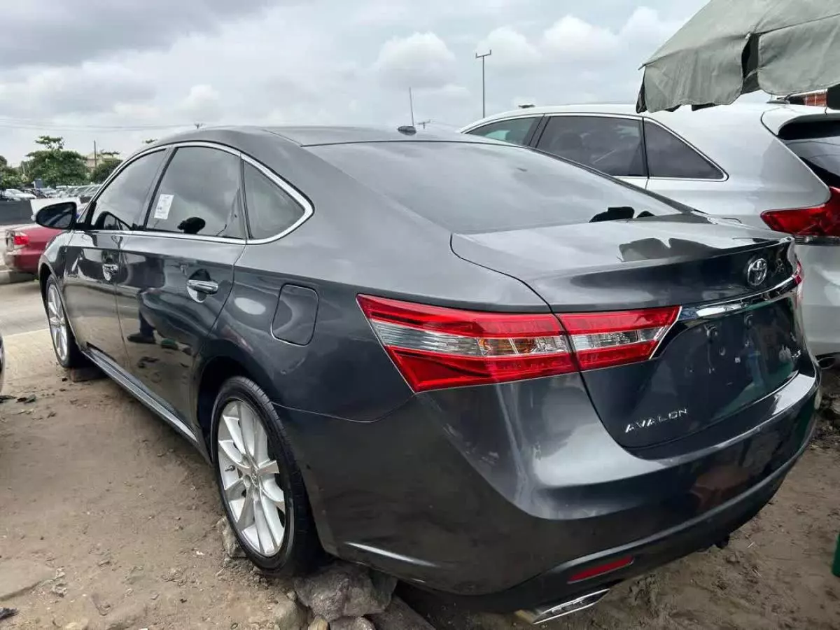 Toyota Avalon   - 2013