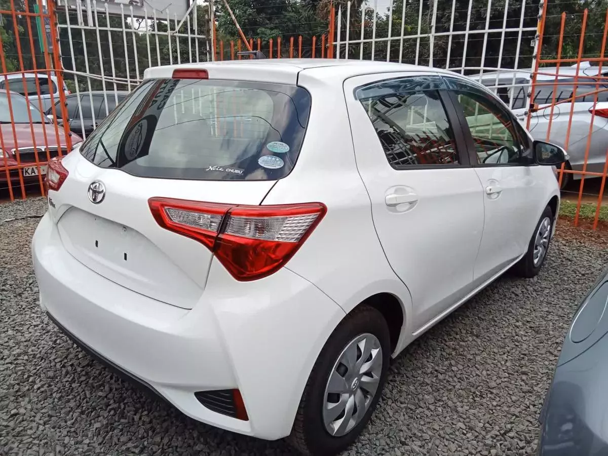 Toyota Vitz   - 2017