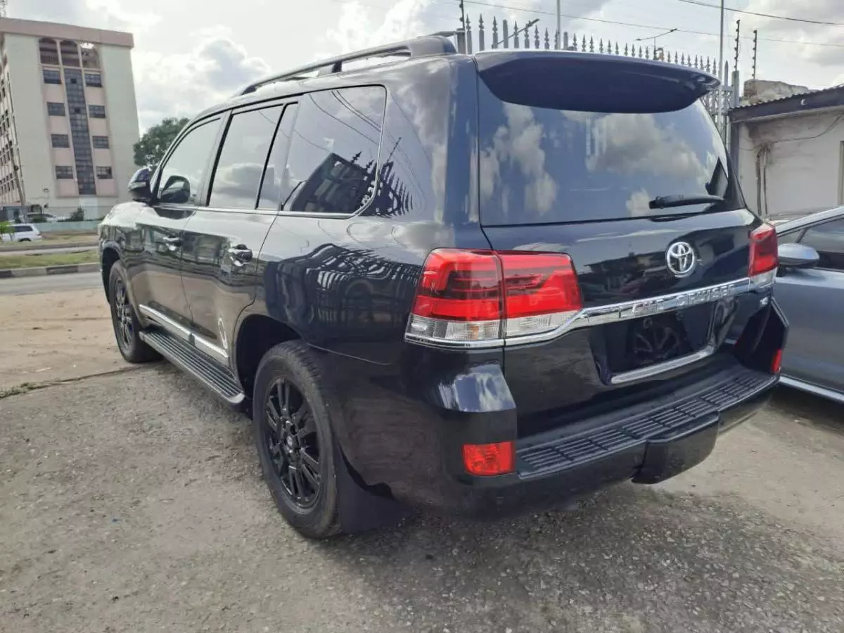 Toyota Landcruiser  V8   - 2016