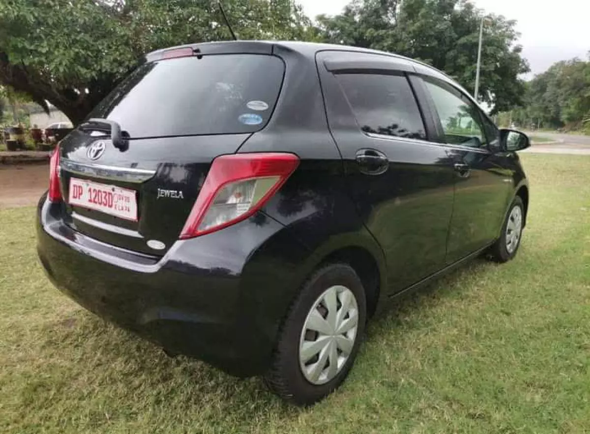 Toyota Vitz   - 2012