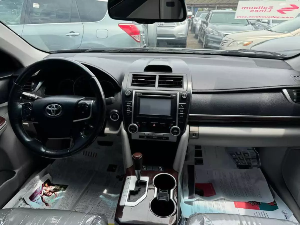 Toyota Camry   - 2012