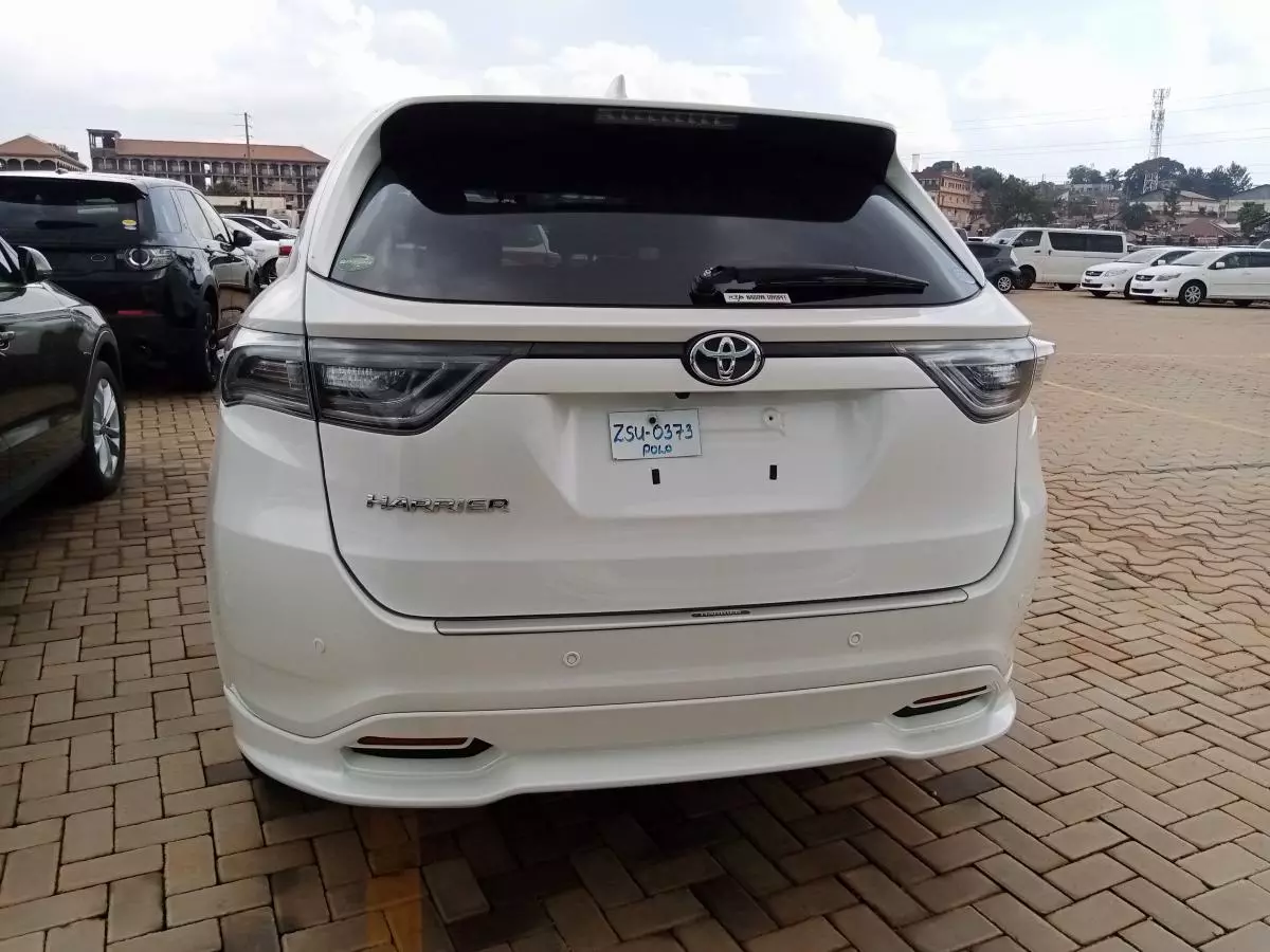 Toyota Harrier   - 2016