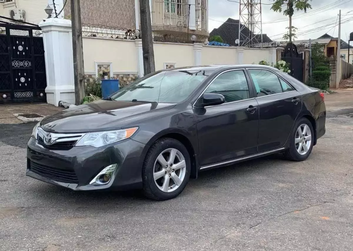 Toyota Camry   - 2013