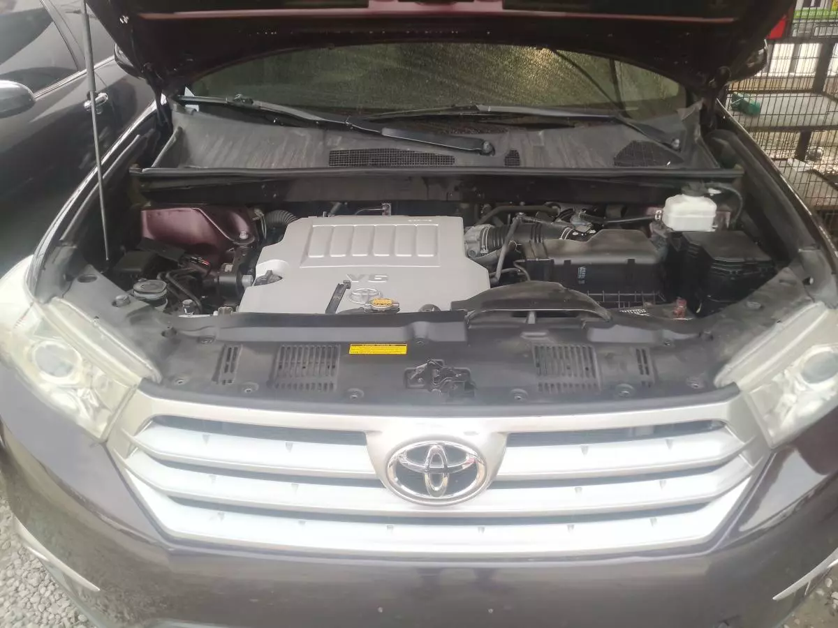 Toyota Highlander   - 2012