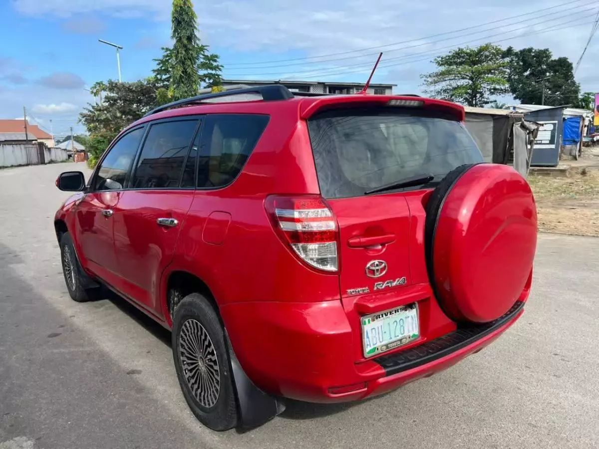 Toyota RAV 4   - 2010