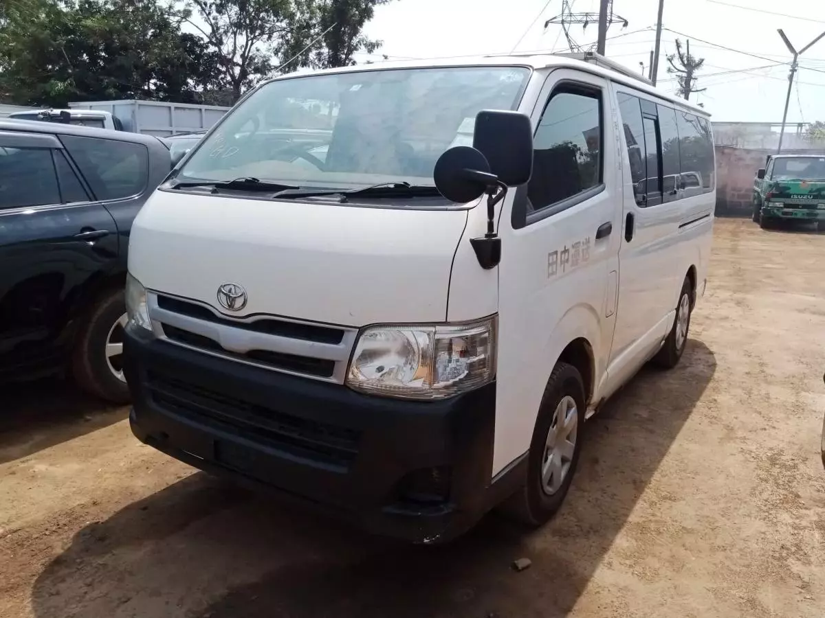 Toyota Hiace   - 2012