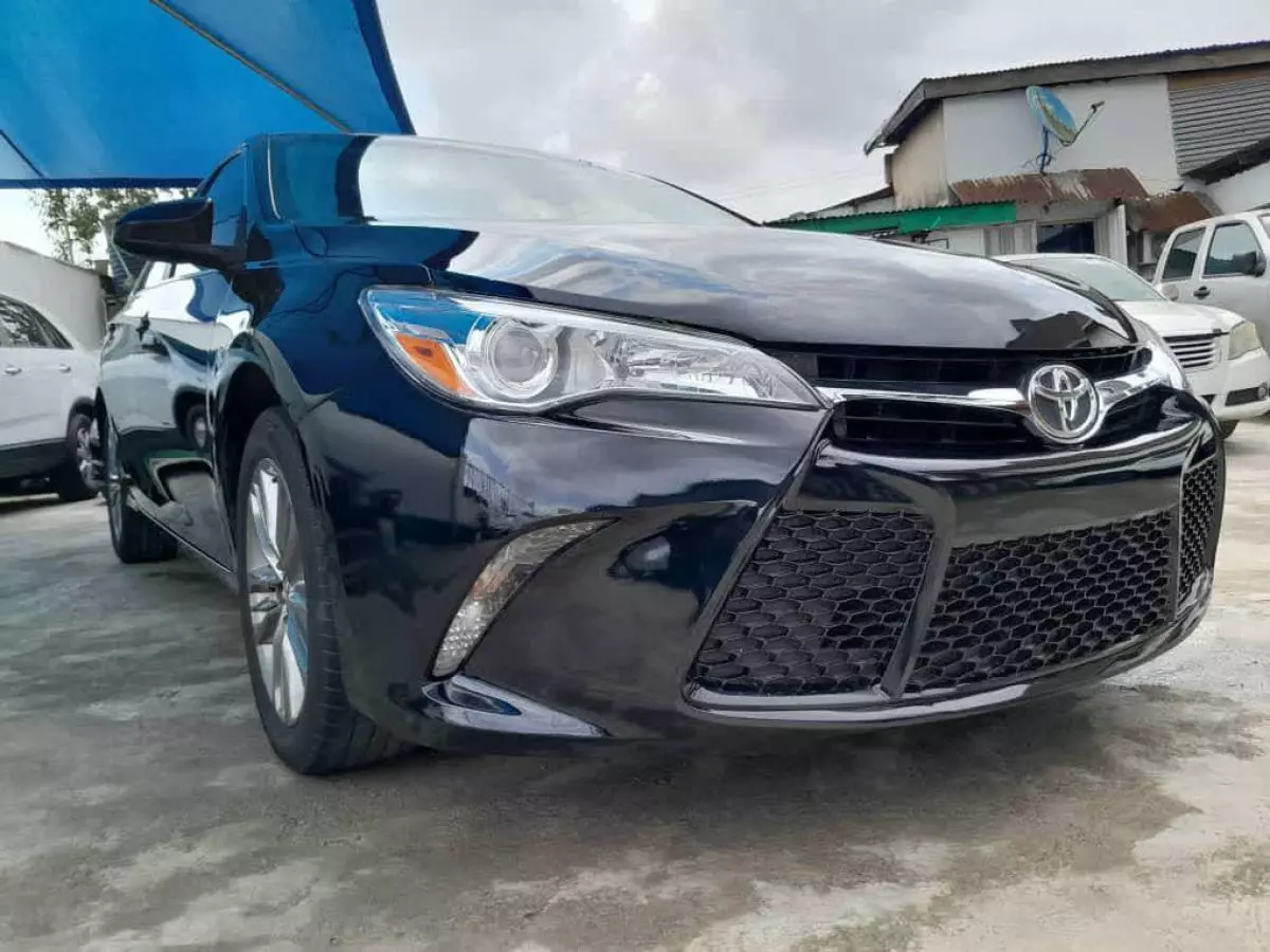 Toyota Camry   - 2016