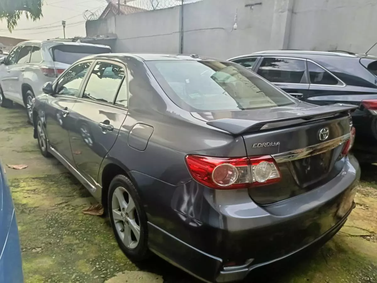 Toyota Corolla   - 2011