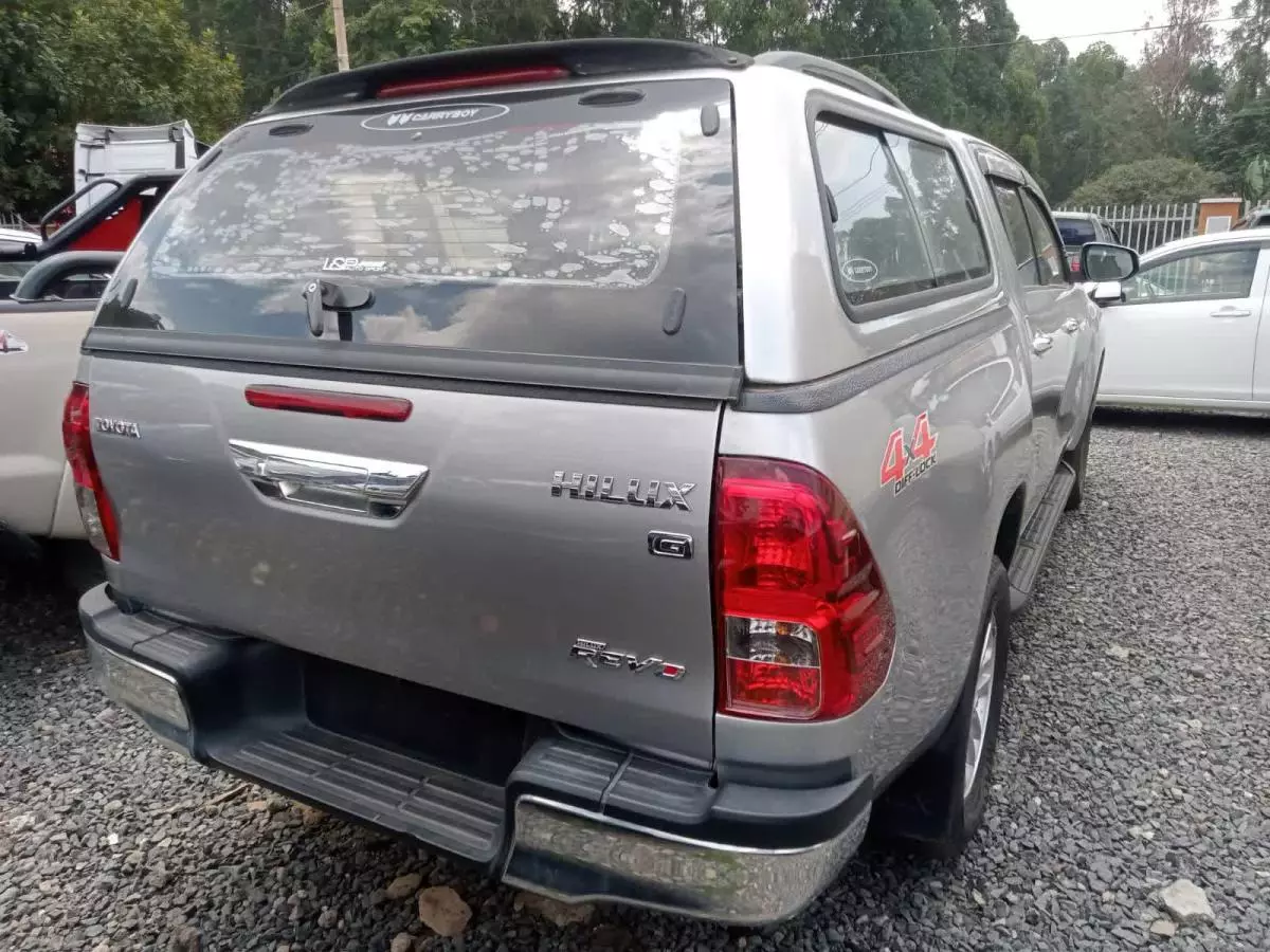 Toyota Hilux Revo    - 2015